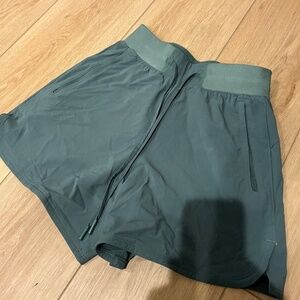 NWOT Lululemon License to Train High Rise Shorts